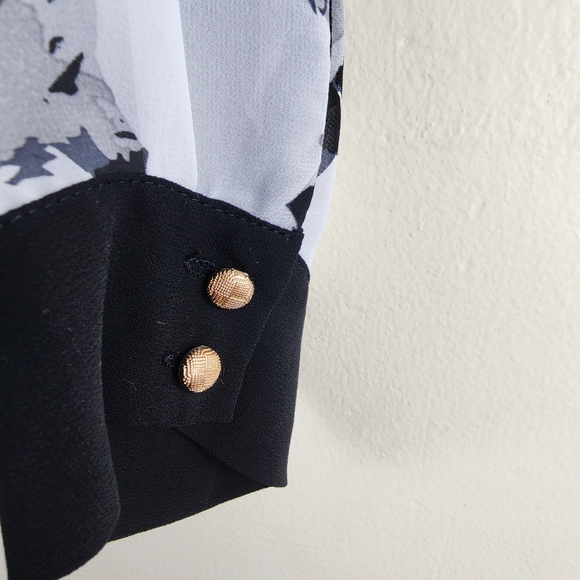 Very J Women's Black White Longsleeve Watercolor Pattern Chiffon Blouse Medium - Picture 4 of 8